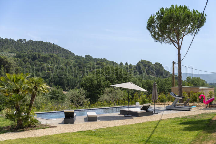 Villa in the heart of the Luberon countryside