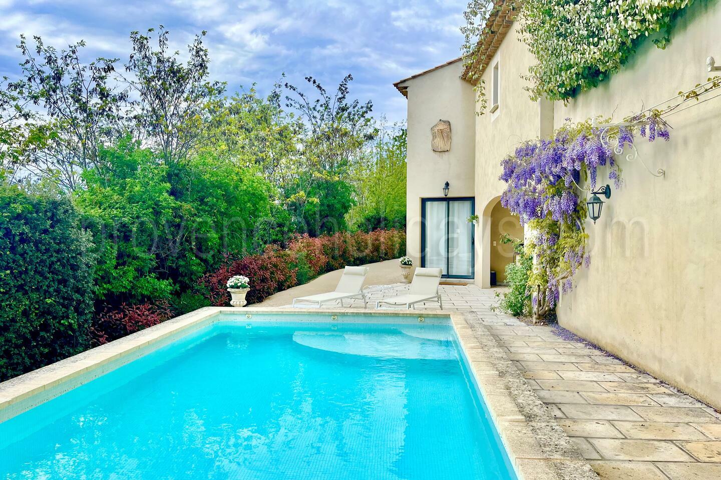 Maison de vacances dans un village du Luberon avec piscine chauffée. 1 - Une maison dans Ménerbes: Villa: Pool
