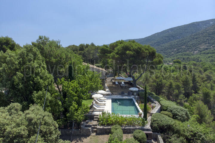 Superbe propriété dans le Luberon avec vue panoramique, climatisation et piscine chauffée 0 - Mas de Capucine: Villa: Exterior