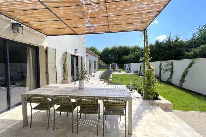 Superb villa to rent in Saint-Rémy-de-Provence 3 - Maison Pegomas: Villa: Exterior