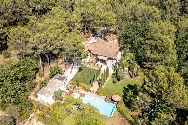 Villa contemporaine avec piscine chauffée près du Mont Ventoux