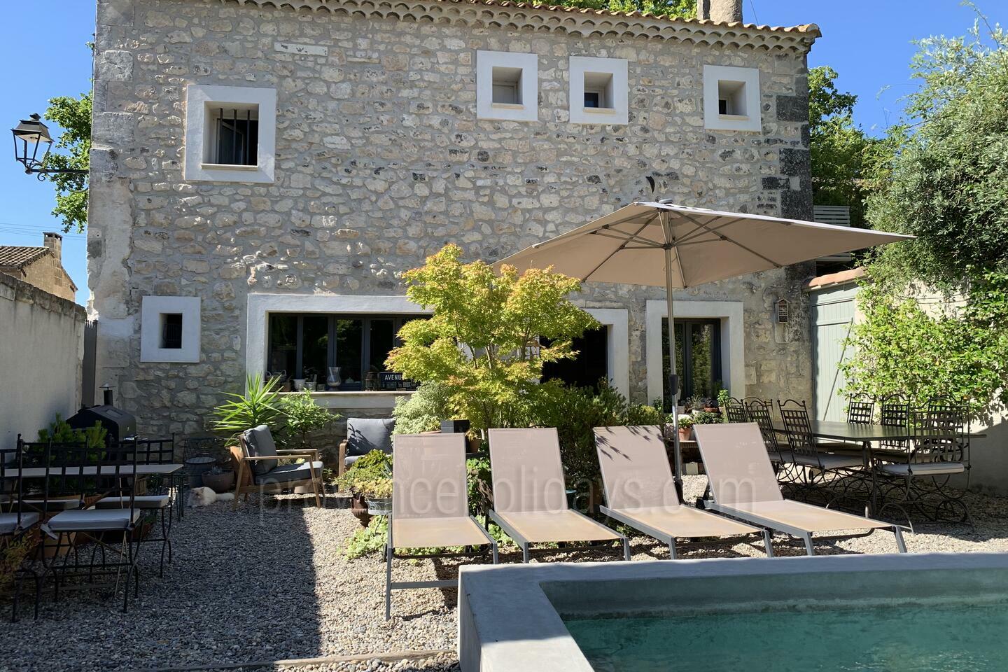 Charming 19th Century Village House with Pool in Maussane-les-Alpilles for Sale Village house with 6 Bedrooms For sale - 1
