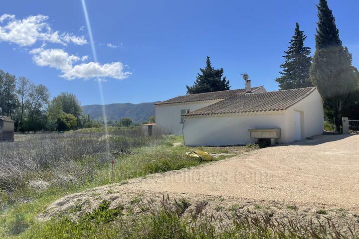 Completely renovated villa in Maubec with swimming pool and view of the Luberon Completely renovated villa in Maubec with swimming pool and view of the Luberon - 0