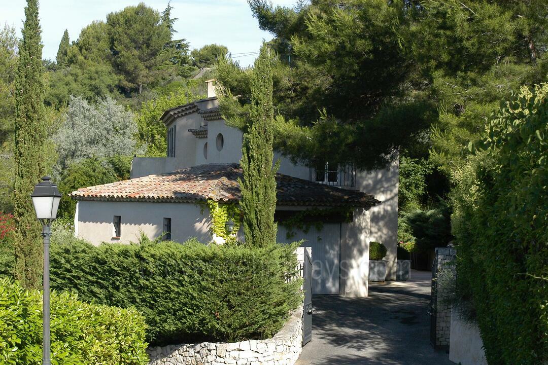 Elegant Villa with Private Pool near Aix-en-Provence 7 - Elegant Villa with Private Pool near Aix-en-Provence: Villa: Exterior