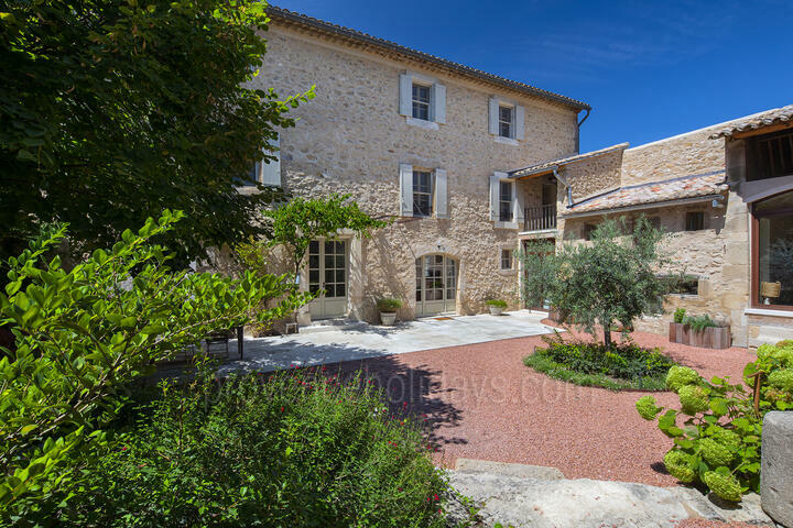 Schönes kürzlich renoviertes Bauernhaus im Luberon 3 - Mas Robion: Villa: Exterior