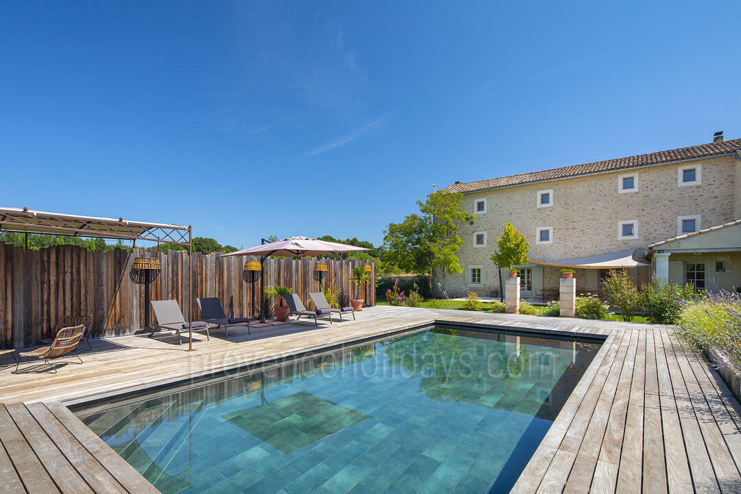 Beautiful Farmhouse with Jacuzzi in the Luberon 4 - Mas Robion: Villa: Pool