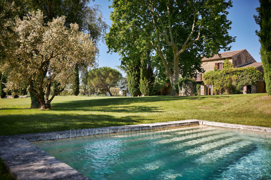 Location de vacances de luxe avec 30 hectares de terrain dans le Luberon 6 - Bastide de Luberon: Villa: Exterior