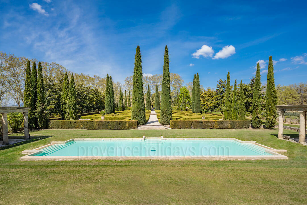 Château de luxe avec piscines intérieure et extérieure dans le Luberon 7 - Château de Luberon: Villa: Pool