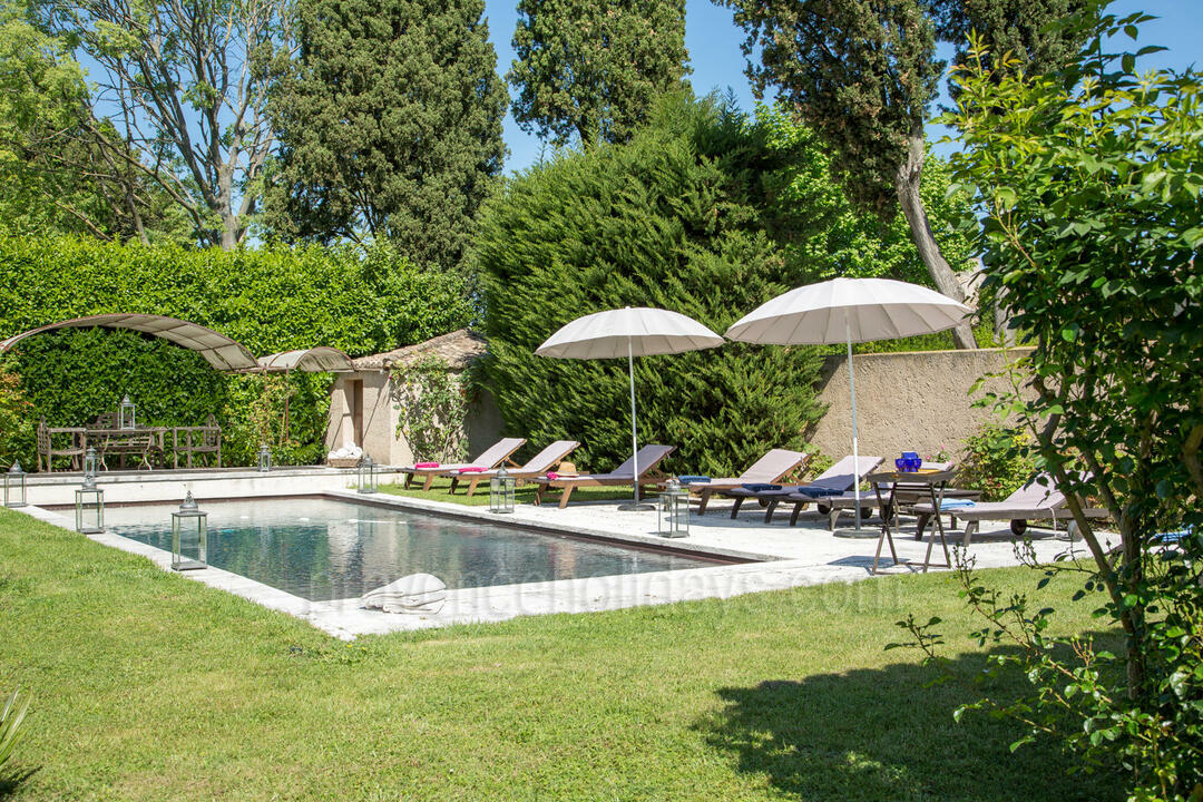 Magnifique domaine provençal avec court de tennis 6 - Le Domaine des Cyprès: Villa: Pool