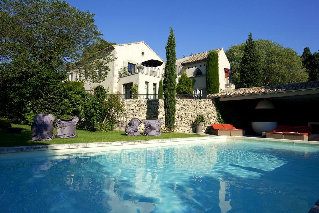 Artistic Property Nestled in the heart of the Alpilles 4 - Mas de l\'Artiste: Villa: Pool