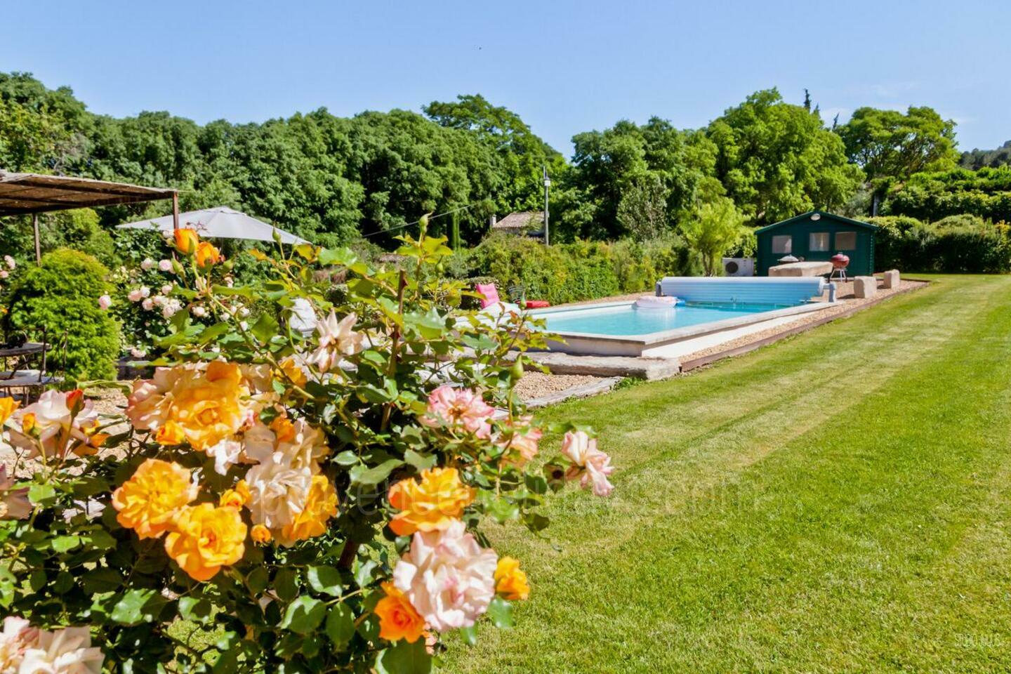 Provençal Holiday Rental with a Heated Pool in the Alpilles 1 - Villa de Manon: Villa: Exterior