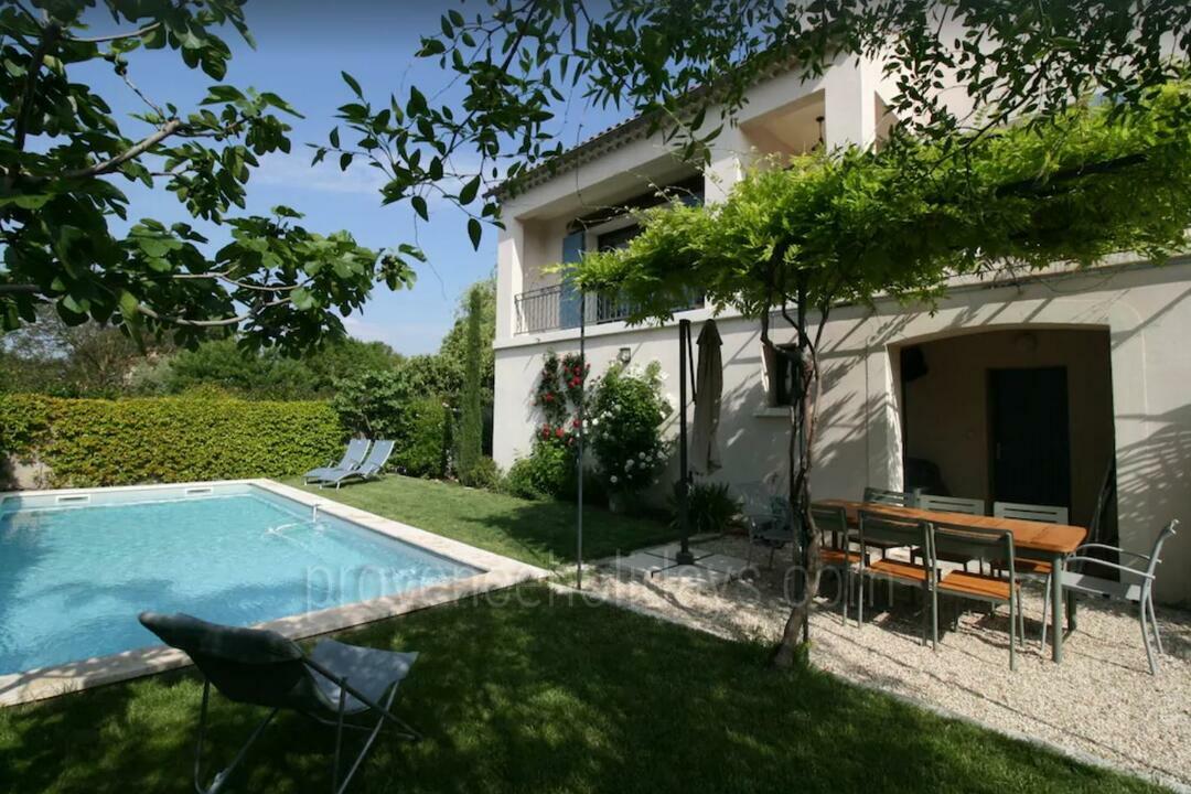 Holiday Home with Heated Pool in Saint-Rémy-de-Provence 6 - Villa Alpilles: Villa: Exterior