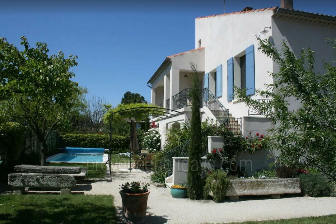 Holiday Home with Heated Pool in Saint-Rémy-de-Provence 4 - Villa Alpilles: Villa: Exterior