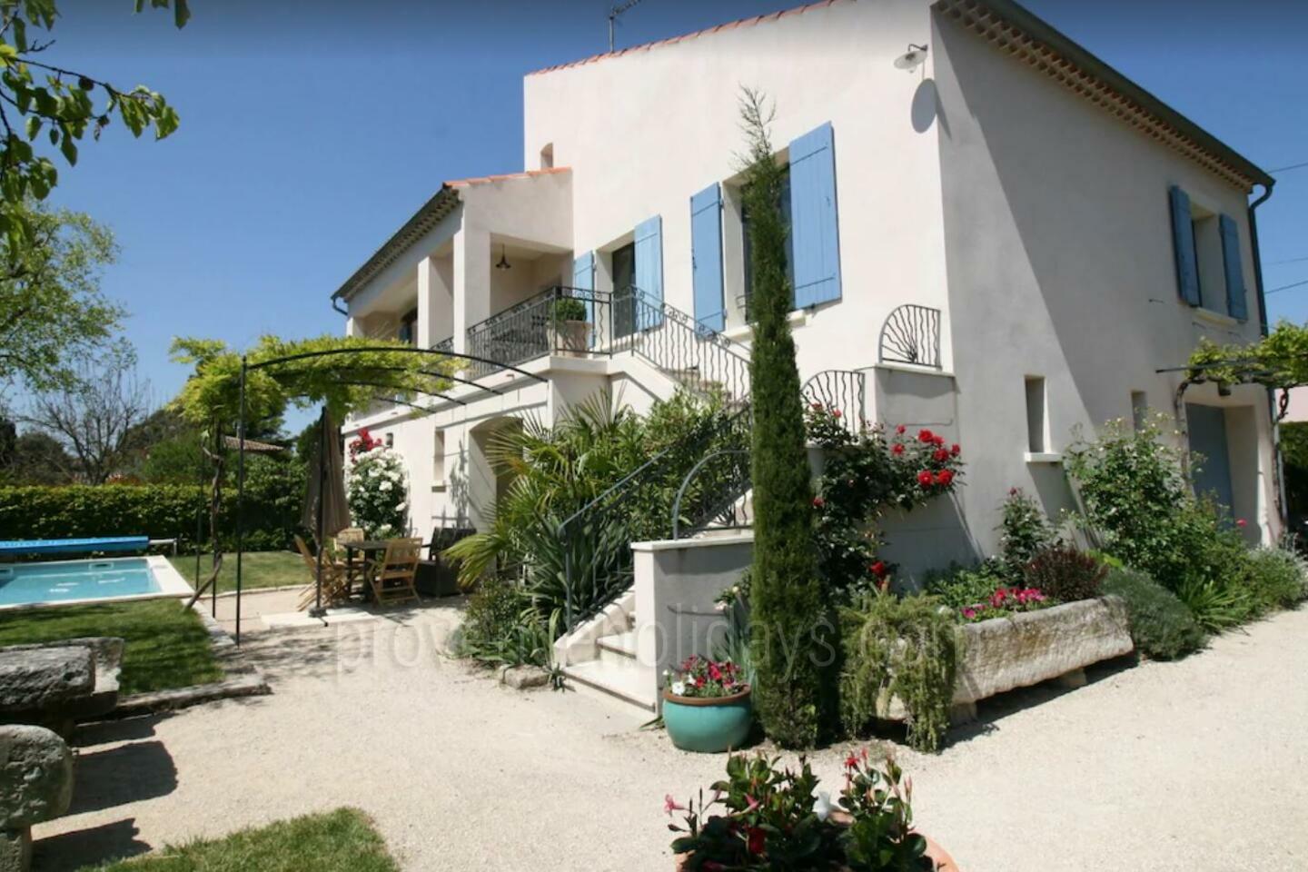 Holiday Home with Heated Pool in Saint-Rémy-de-Provence 1 - Villa Alpilles: Villa: Exterior