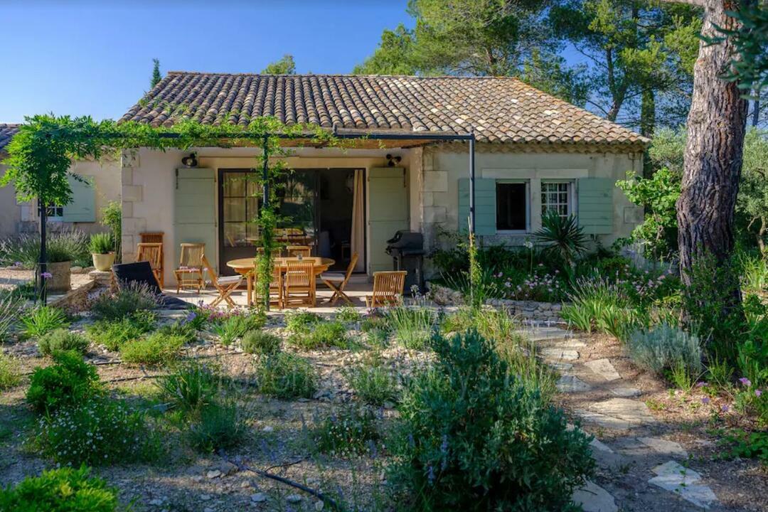 Moderne villa met airconditioning in Saint-Rémy-de-Provence 6 - Villa Rémy: Villa: Exterior