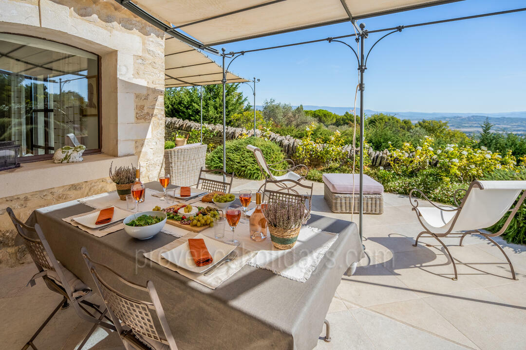 Luxury Holiday Rental with Heated Pool in Gordes 6 - Mas du Petit Luberon: Villa: Exterior