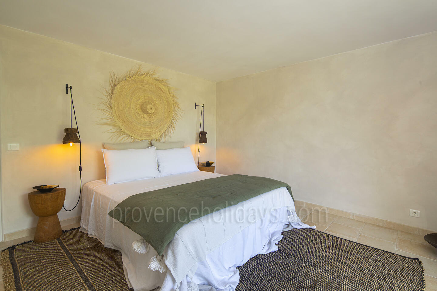 56 - Une Maison en Provence: Villa: Bedroom