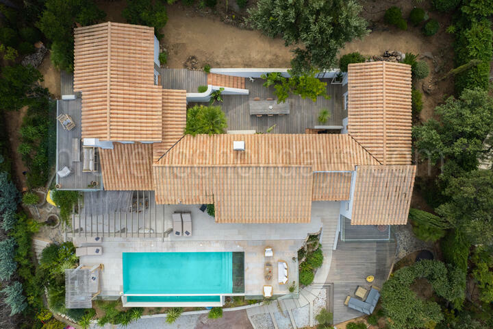 Villa moderne avec piscine à débordement chauffée à Sainte-Maxime 3 - La Villa du Golfe: Villa: Exterior