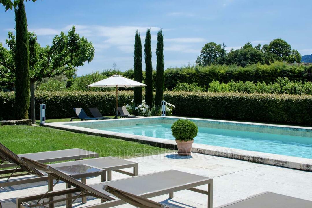 Charmant vakantiehuis op een olijfgaard 4 - Maison Robion: Villa: Pool