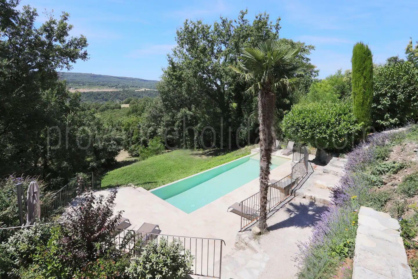 Mas rénové avec piscine à débordement chauffée dans le Luberon -1 - Mas Castillon: Villa: Exterior