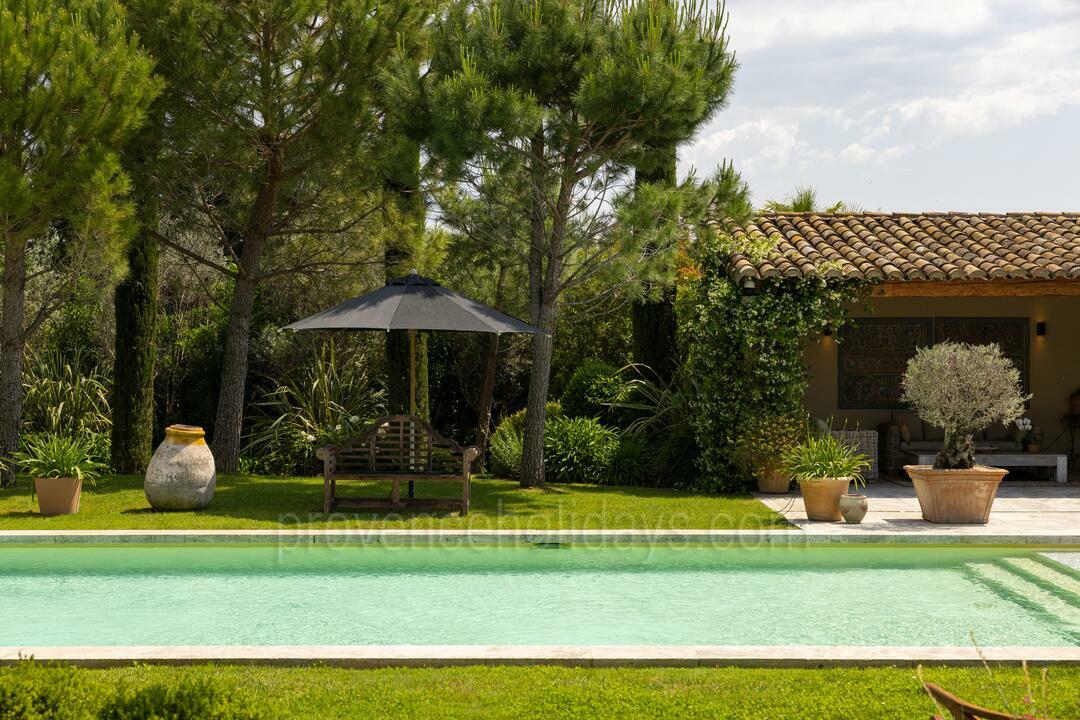 Grande maison de vacances avec beau jardin et piscine chauffée 7 - Mas Paradis: Villa: Exterior