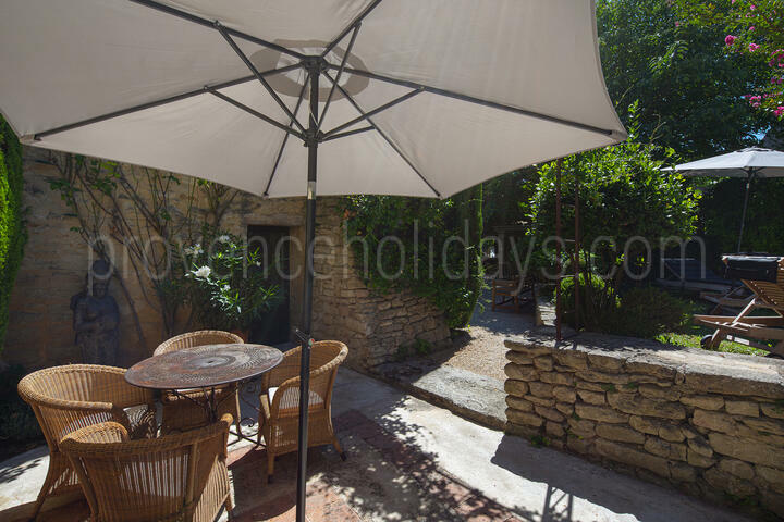 Elegant Farmhouse For Sale in the Heart of the Luberon Mas Cabrières: Exterior - 3