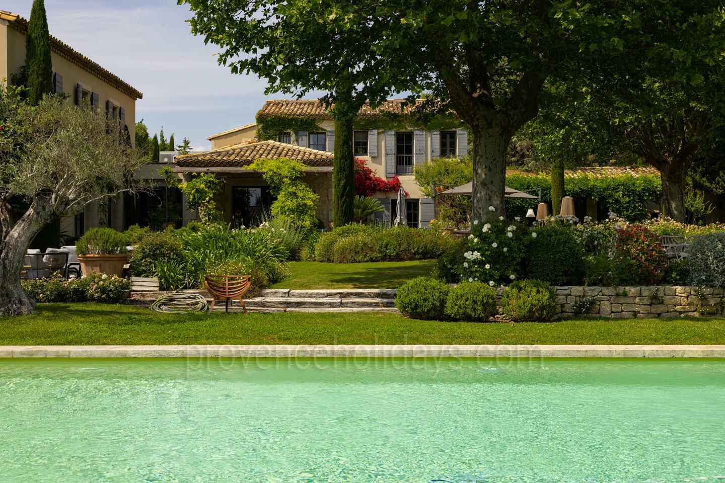 Groot vakantiehuis met prachtige tuin en verwarmd zwembad 1 - Mas Paradis: Villa: Exterior