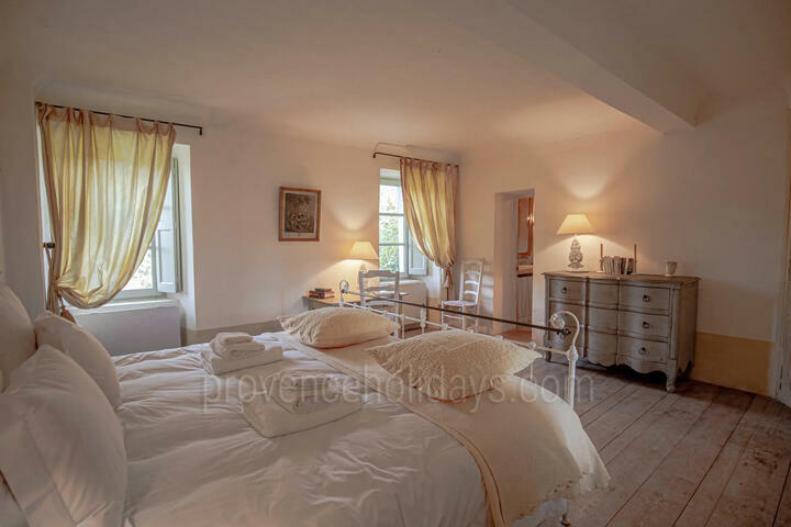 71 - Château de Gignac: Villa: Bedroom