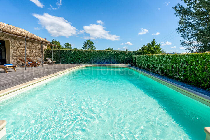 Superb Farmhouse in the Roussillon Countryside 3 - Mas du Tilleul: Villa: Pool