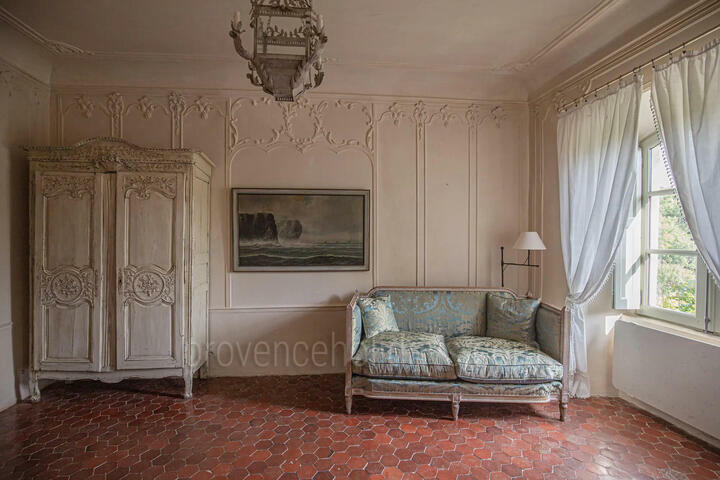 82 - Château de Gignac: Villa: Interior