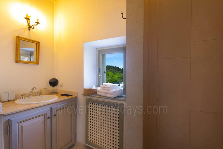 29 - Propriété d\'exception avec vue magnifique sur le Luberon: Villa: Bedroom