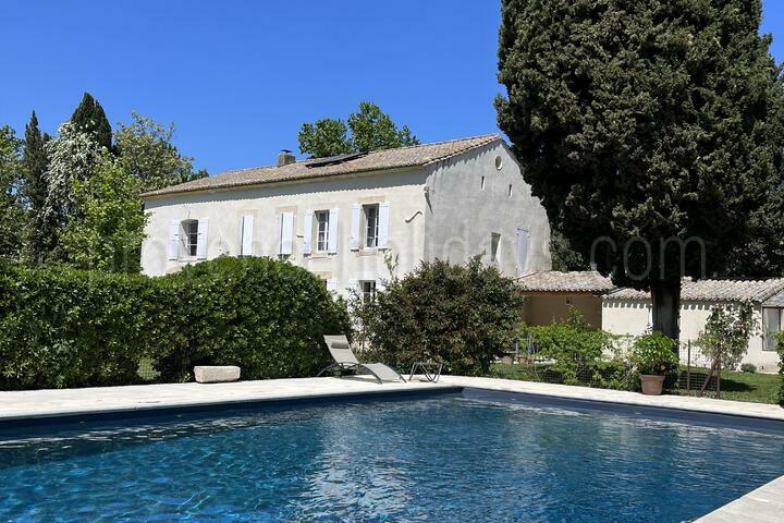 Recently Renovated Farmhouse for Ten Guests in the Alpilles