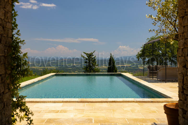 Luxurious Farmhouse with splendid views over Gordes and the Luberon Valley 3 - Mas de Bel Air: Villa: Pool