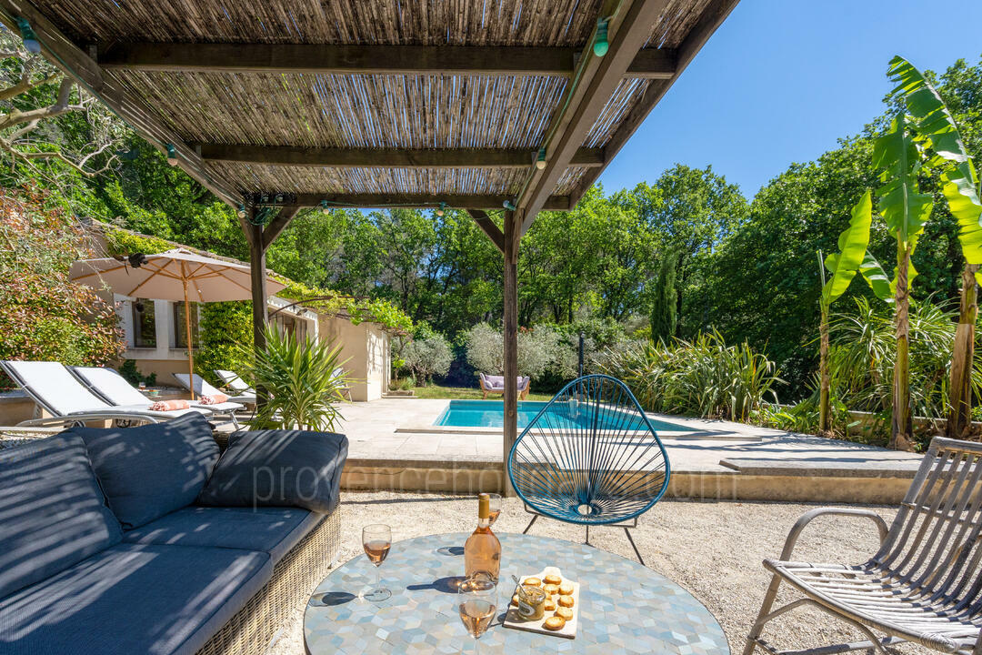 Moderne villa met airconditioning nabij Saint-Rémy-de-Provence 7 - Villa Romana: Villa: Exterior
