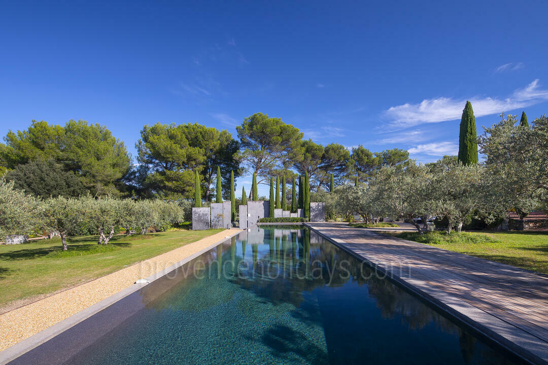 Interior-Designed Provençal Farmhouse with Private Pool 5 - Mas des Alpilles: Villa: Exterior