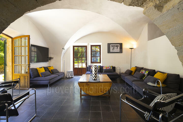 Lovingly Restored Olive Oil Mill with Heated Pool in Gordes 2 - Le Moulin de Gordes: Villa: Interior