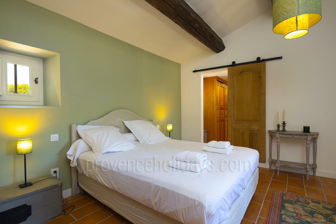 Stunning Farmhouse with Private Pool in the Luberon 7 - Une Maison en Campagne: Villa: Bedroom