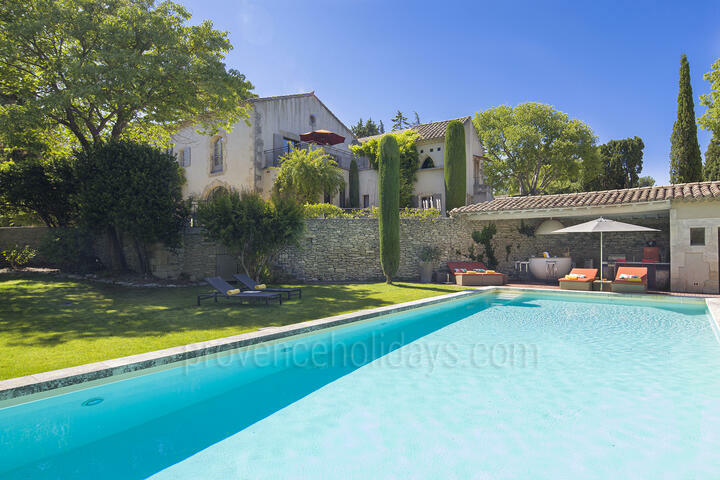Artistic Property Nestled in the heart of the Alpilles