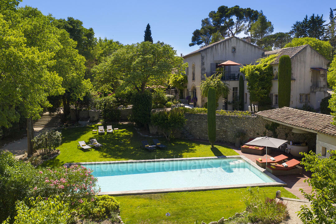 Artistic Property Nestled in the heart of the Alpilles 5 - Mas de l\'Artiste: Villa: Pool