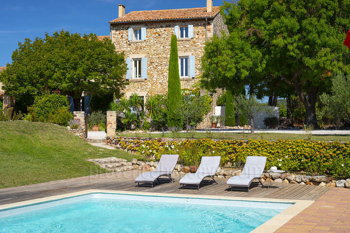 Restored Farmhouse with Heated Pool in the Luberon