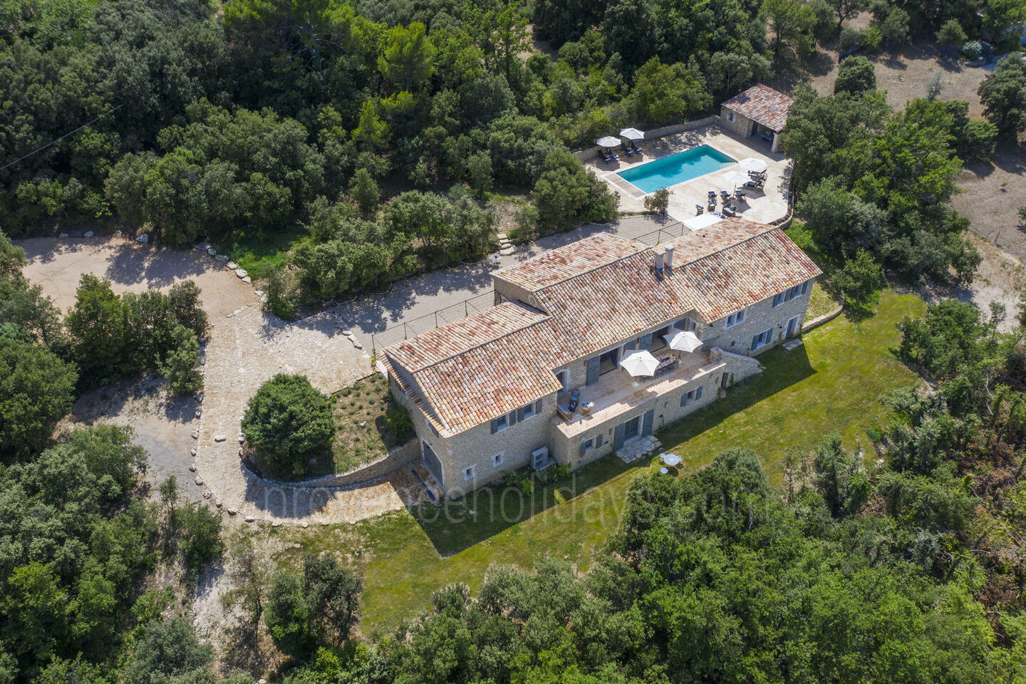 Luxury Holiday Rental with Heated Pool in Bonnieux 1 - Mas Bonius: Villa: Exterior