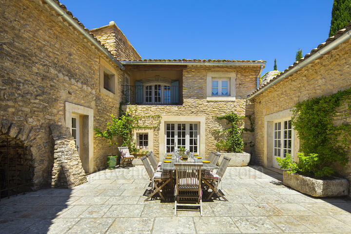 Stunning Farmhouse with Private Pool in the Luberon 2 - Une Maison en Campagne: Villa: Exterior