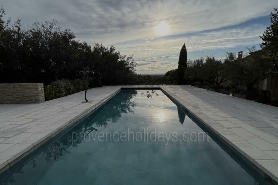 Maison de vacances, avec climatisation et piscine chauffée à Lagnes. 5 - Maison Lagnes: Villa: Pool