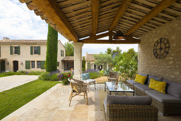 Luxury Holiday Home with Pool House in Eygalières 3 - Le Mas de la Cabro: Villa: Exterior