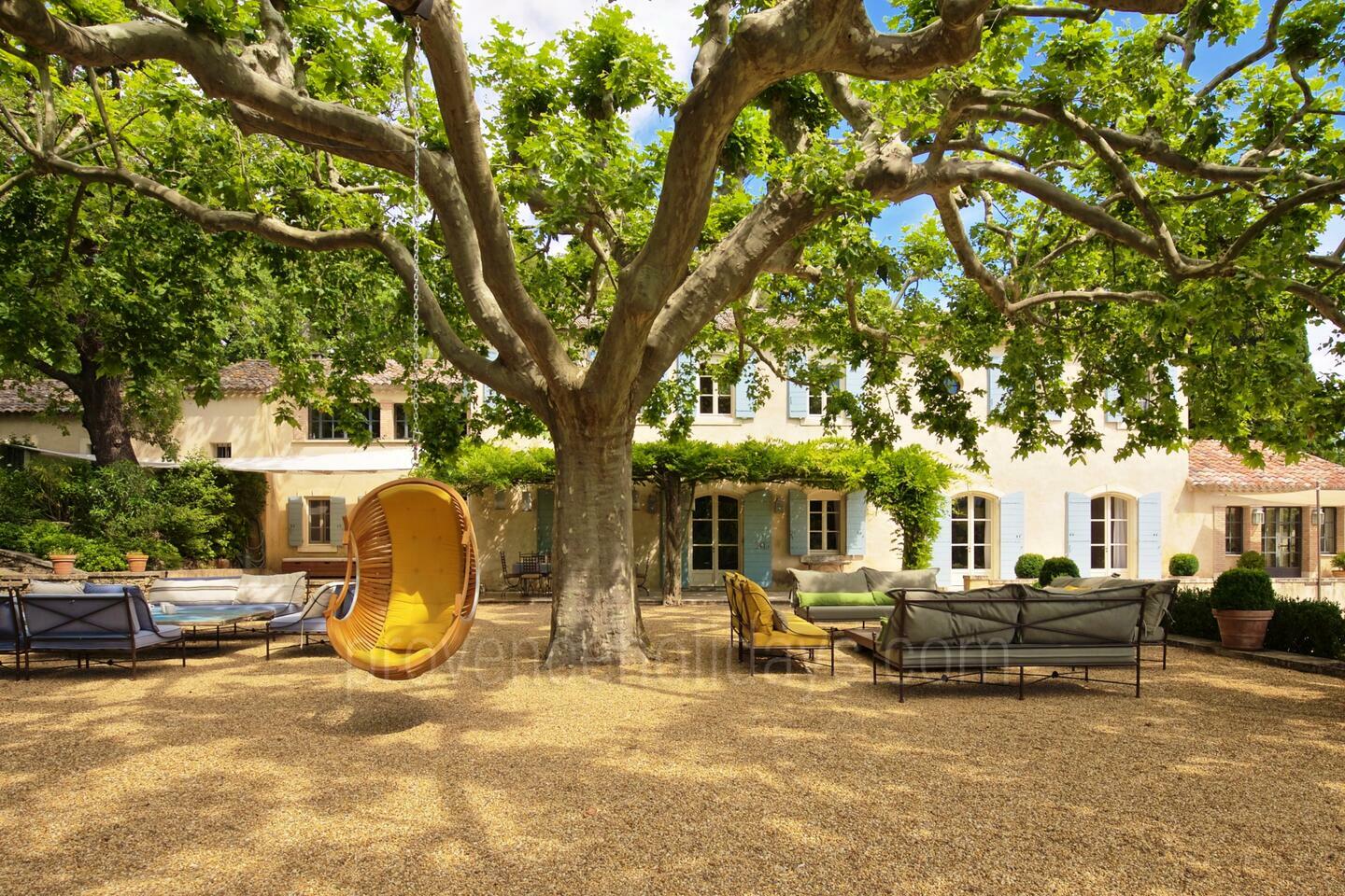 Location de vacances avec terrain de tennis 1 - Mas Provence: Villa: Exterior
