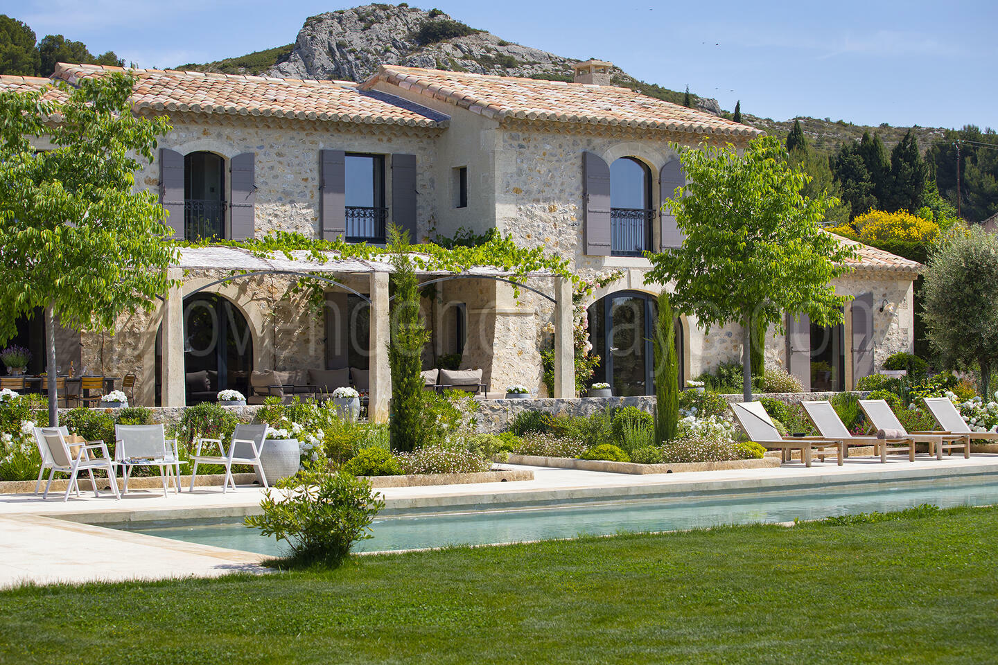 Beautiful Farmhouse with Heated Pool in Maussane-les-Alpilles Mas des Thyms: Exterior - 1