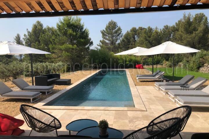 Charming Holiday Rental with Heated Pool in the Luberon Maison Poulinas: Swimming Pool - 3