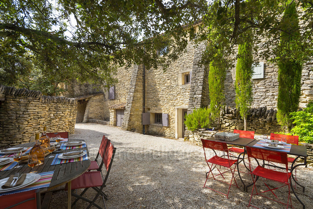 17e-eeuwse bastide in het hart van het platteland van Gordes 6 - La Garrigue: Villa: Exterior