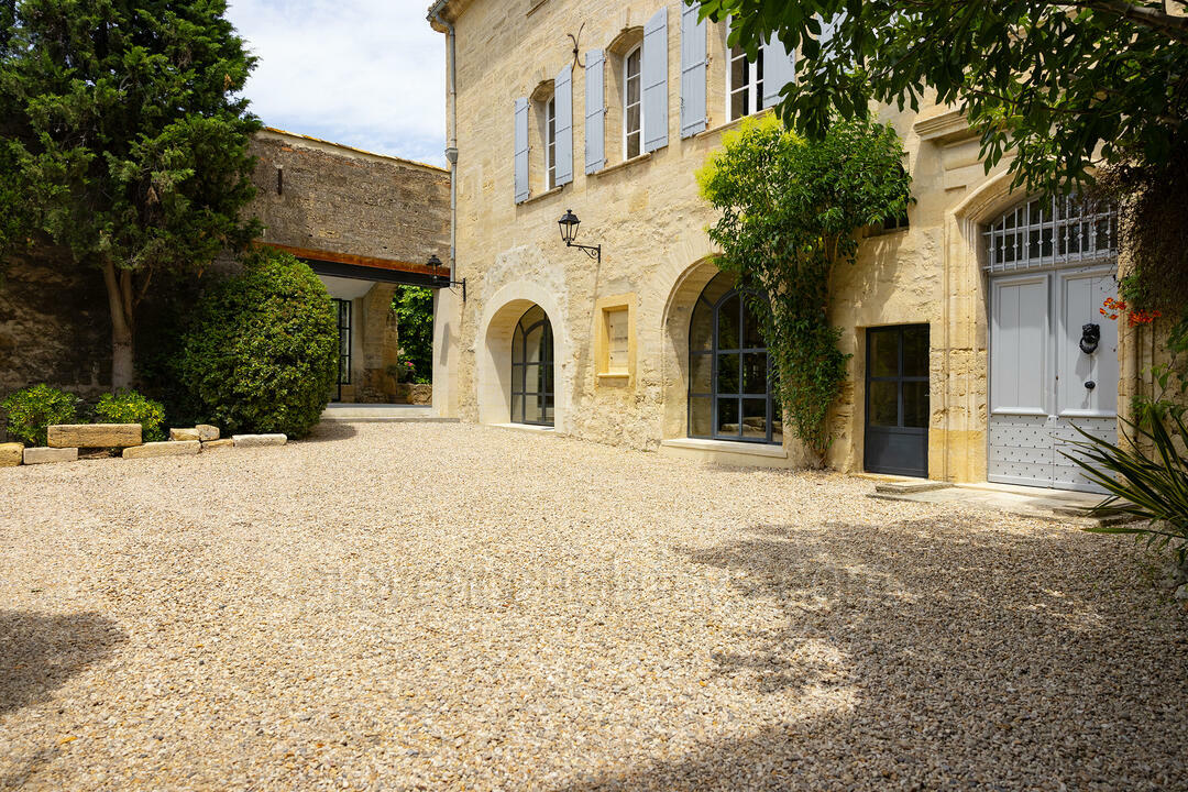 Pet-Friendly Luxury Bastide with a Heated Pool 6 - La Bâtisse d\'Uzès: Villa: Exterior
