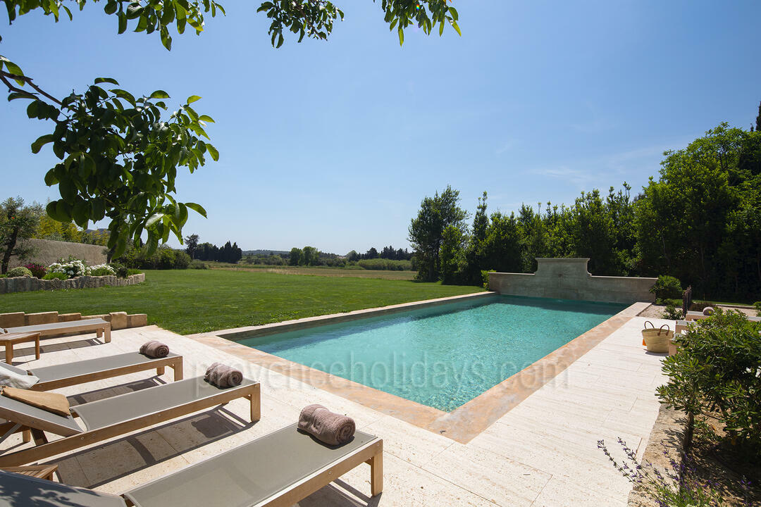 Fabulous Holiday Rental with Guest House 5 - Mas des Cerisiers: Villa: Pool